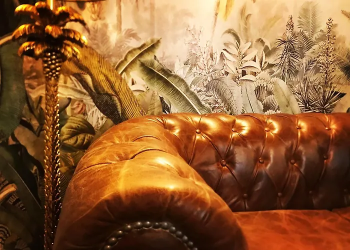 Dog Admiral - Urban Guest House